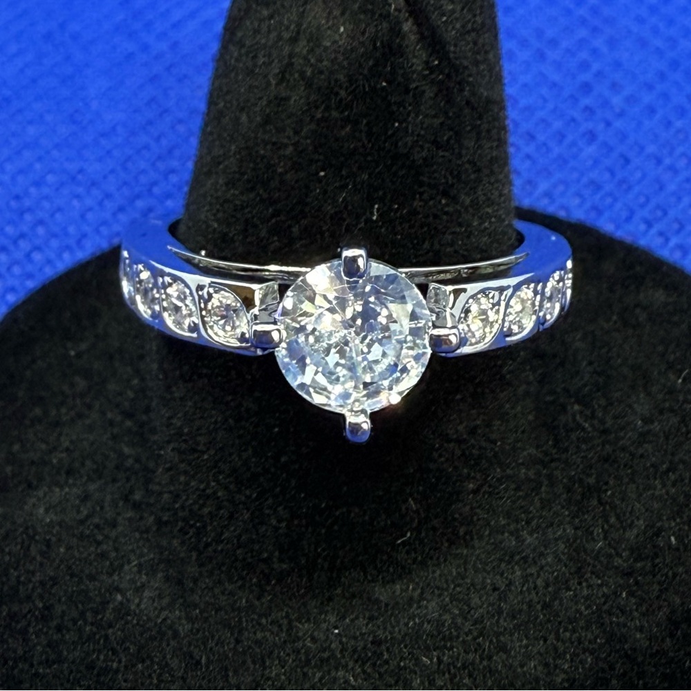 Pretty Bird - 18K White Gold Plated Ring Size 7 💎💍